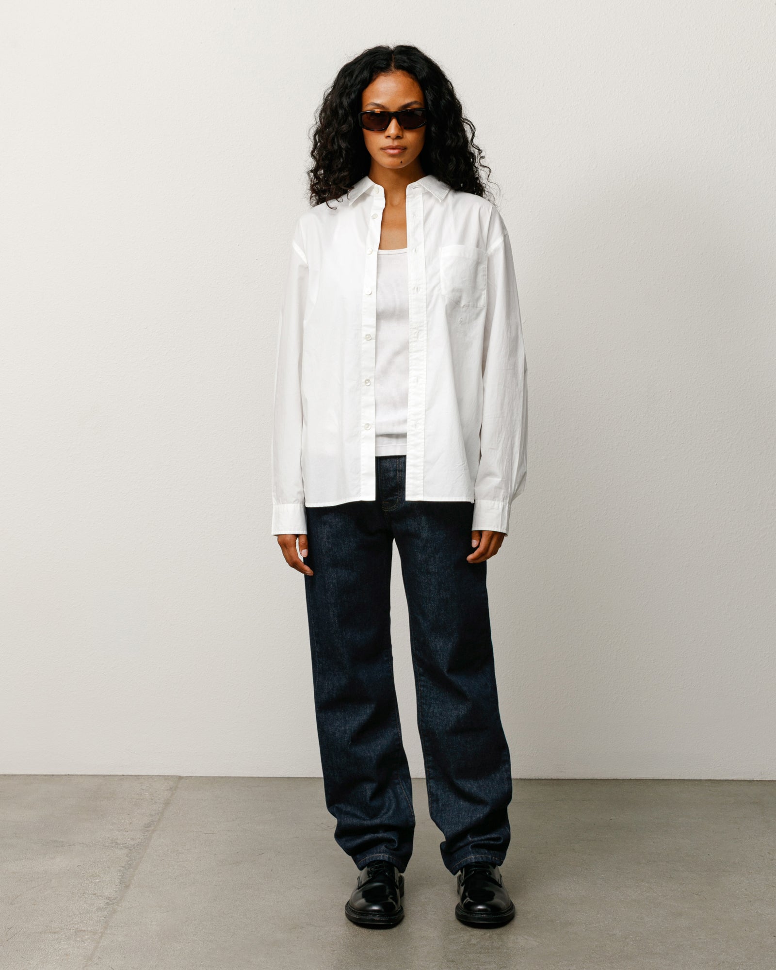 Stüssy Slim Jean Denim unisex jeans in rinsed indigo, slim straight fit, non-stretch cotton.